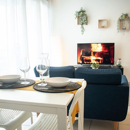 Studio Charmant Cergy Le Haut Au Pied De La Gare ! Parking Prive ! Apartment Exterior foto