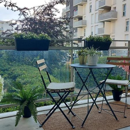 Studio Charmant Cergy Le Haut Au Pied De La Gare ! Parking Prive ! Apartment Exterior foto