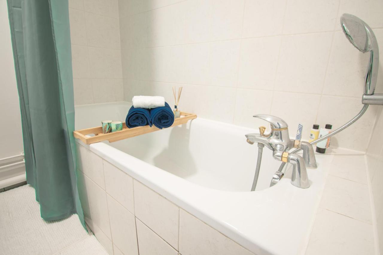 Studio Charmant Cergy Le Haut Au Pied De La Gare ! Parking Prive ! Apartment Exterior foto